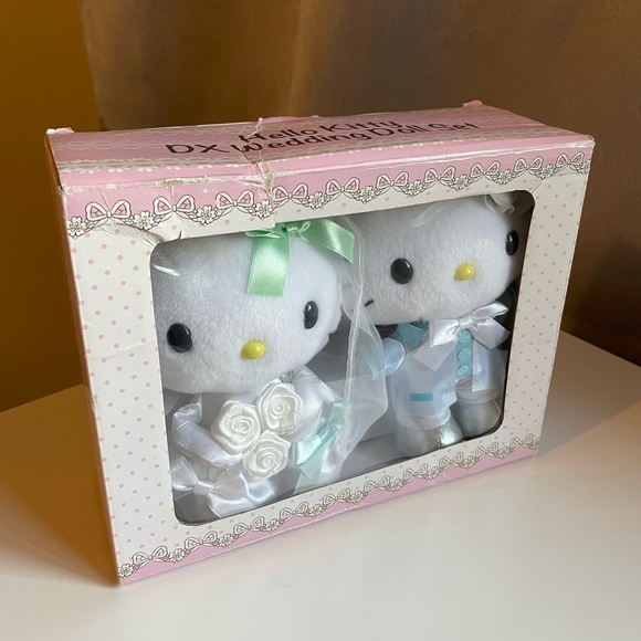 Hello Kitty Limited Edition DX Wedding Doll Set - Picture 2 of 4